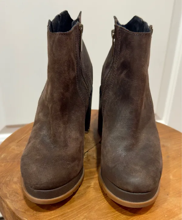 Sorel Waterproof Booties 9.5 - Image 3