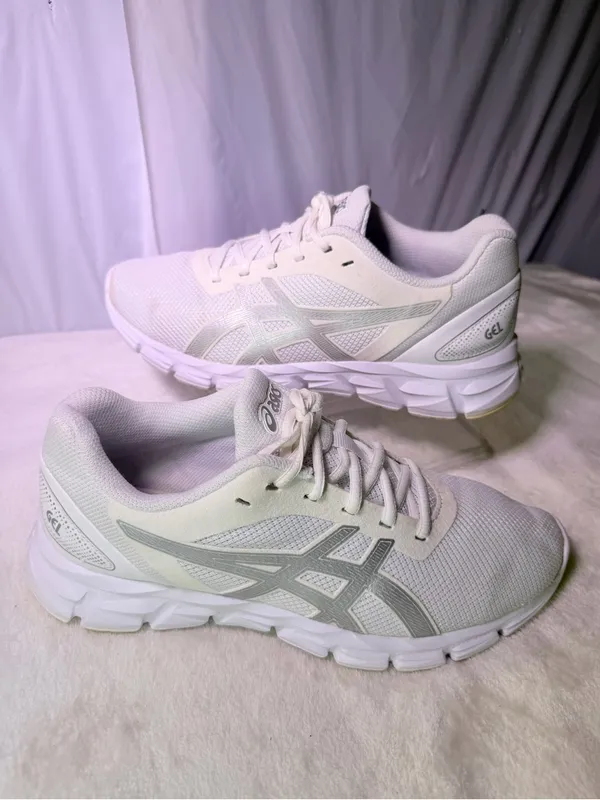 ASICS White Athletic Running Shoe with Gray Logo - Image 2