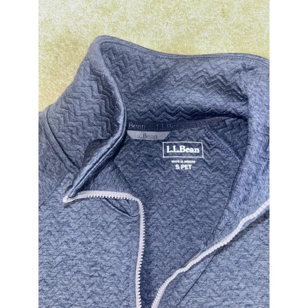 L.L Bean Women's Navy Blue FlexForward Quilted Half - Image 5