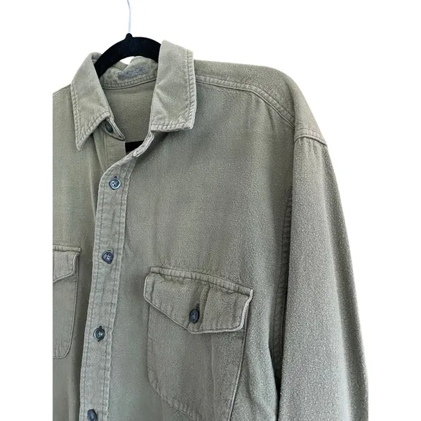 Urban Outfitters Medium Weight Olive Green Button Up Size Medium - Image 2