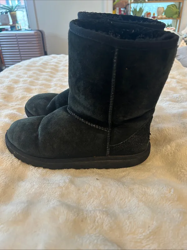 UGG Black Shearling Lined Boot - Image 6