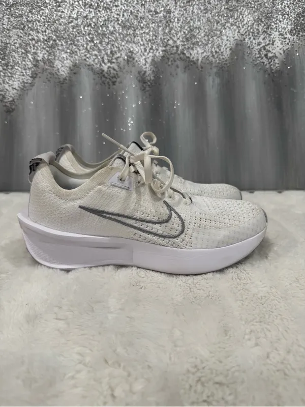 Nike Interact Run White Metallic Silver - Image 10