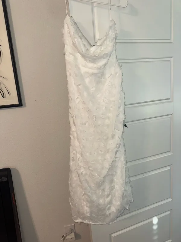 White Lulus Dress - Image 2