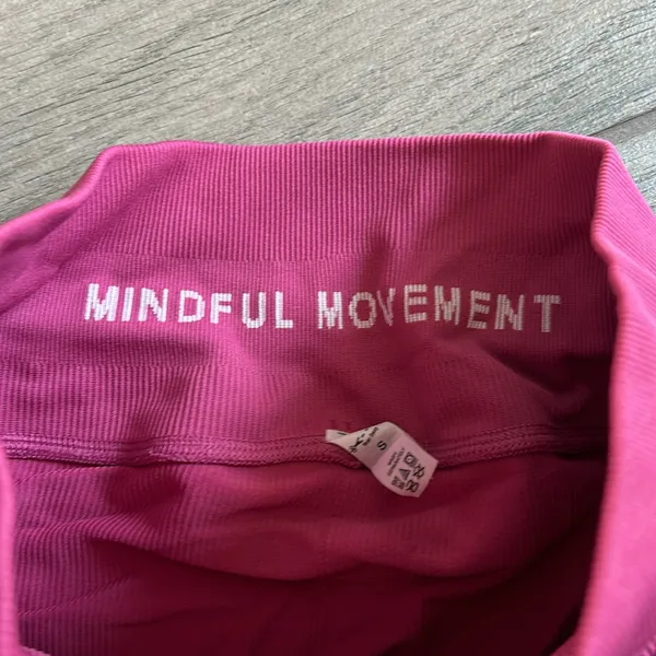 Alo mindful movement ribbed bike shorts - Image 3