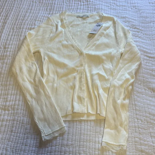 Abercrombie & Fitch lace panel detail ribbed cardigan in cream - Image 5
