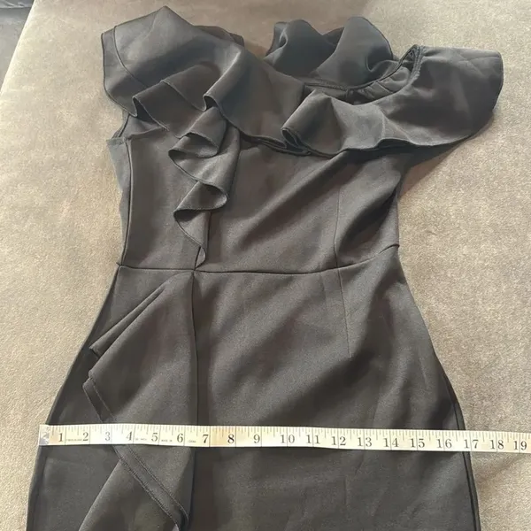 Women’s Black Off-Shoulder BodyCon Midi Dress with Ruffles Size S NWOT - Image 12