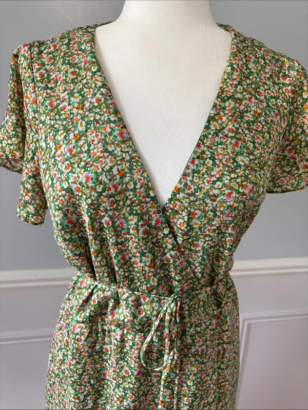 Lost + Wander Green Floral Wrap-Style Midi Dress Women's Wild Poppies Sz Small - Image 4