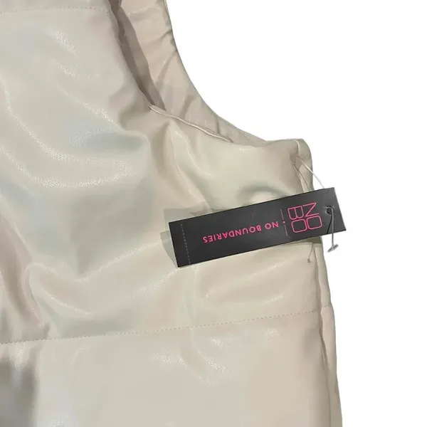 NWT No Boundaries Women's Ivory Faux Leather Puffer Button Front Vest‎ Size XXL - Image 2