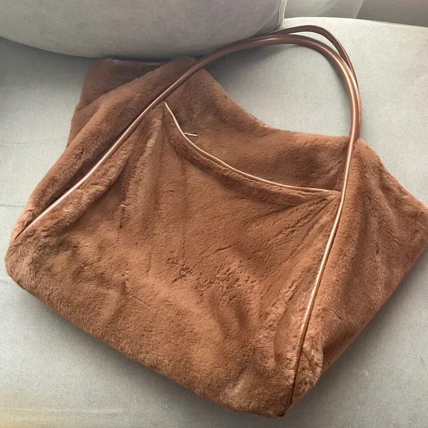 Alo Yoga Faux Fur Tote Bag Chocolate - Image 15