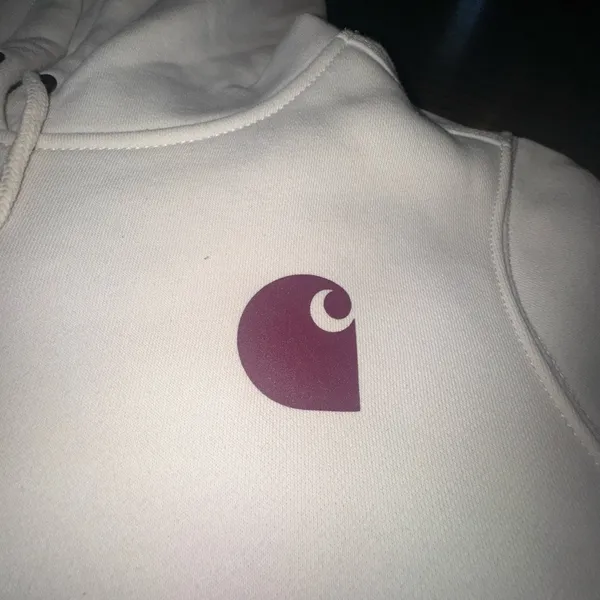 Carhartt Off-White Hoodie with Maroon Accents - Image 3