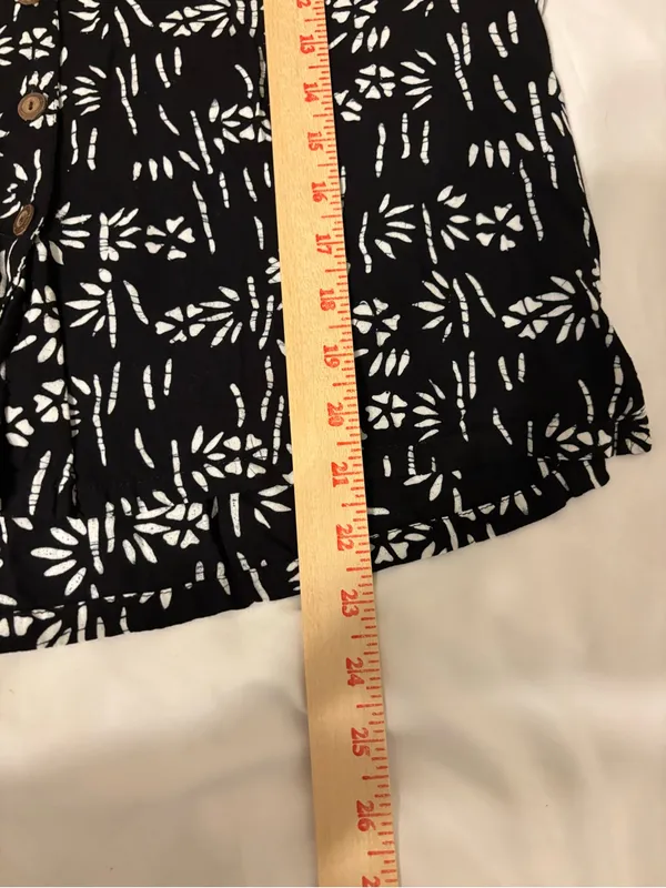 Orvis Women’s Large Black White Batik Print Rayon Button Front Shirt - Image 4