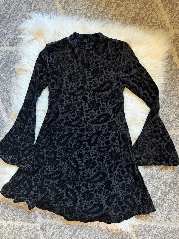 Old Navy velvet mini dress - Image 3