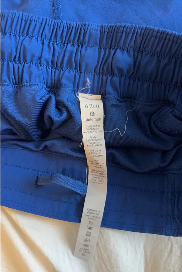 Lululemon Hotty Hot Shorts 2.5" Low-Rise - Image 3