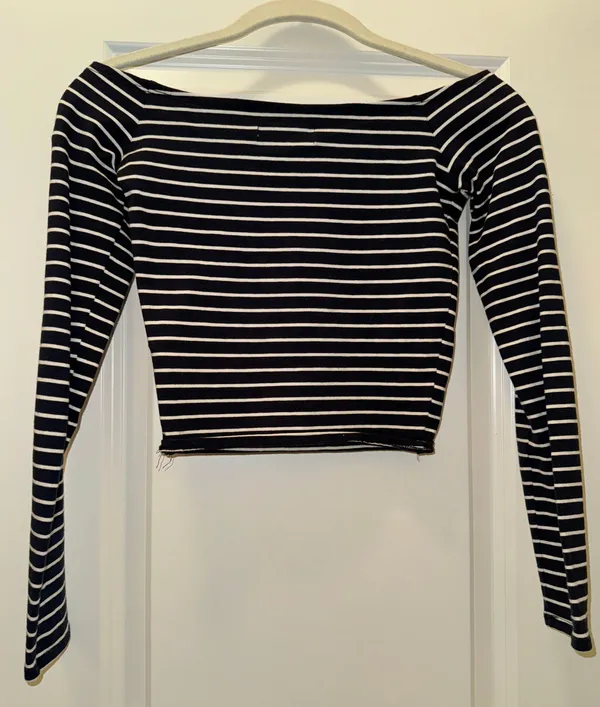 Abercrombie Cropped Long Sleeve - Image 3