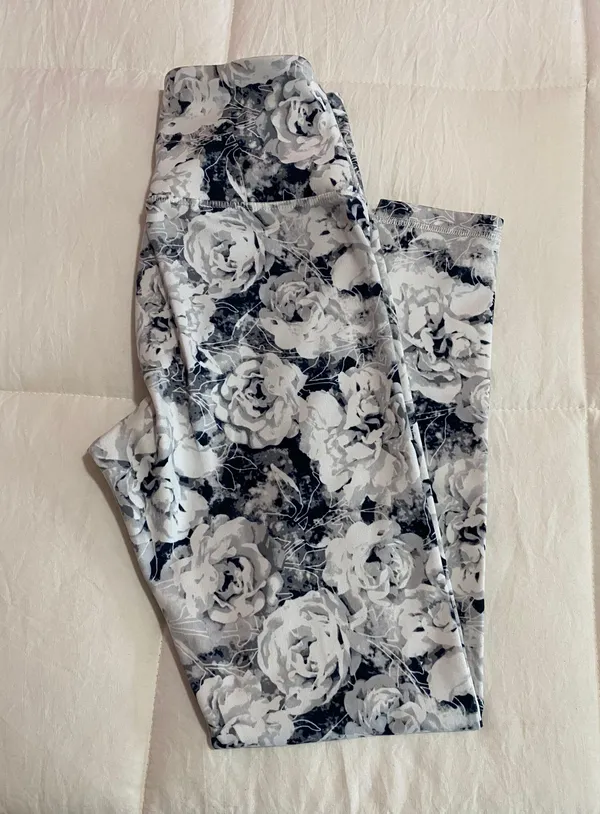 Athletic Workout Leggings Size M - Image 2