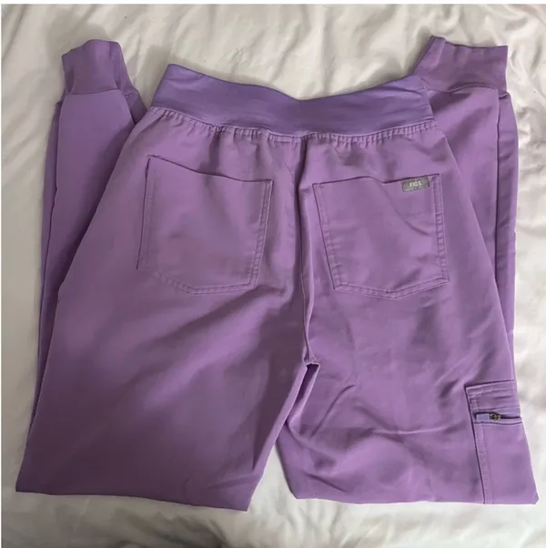 ❌❌ SOLD OUT ❌❌FIGS Lilac Dawn Rafaela and zamora Scrubs set - Image 5