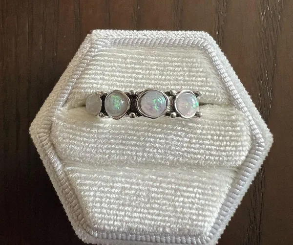 Gorgeous Stainless Steel Silver Band with Iridescent Gemstone Size 7 - Image 2