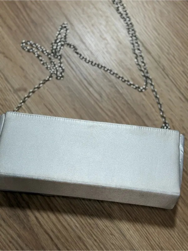 Gunne Sax Silver Satin Evening Clutch‎ with Rhinestone Chain - Image 5