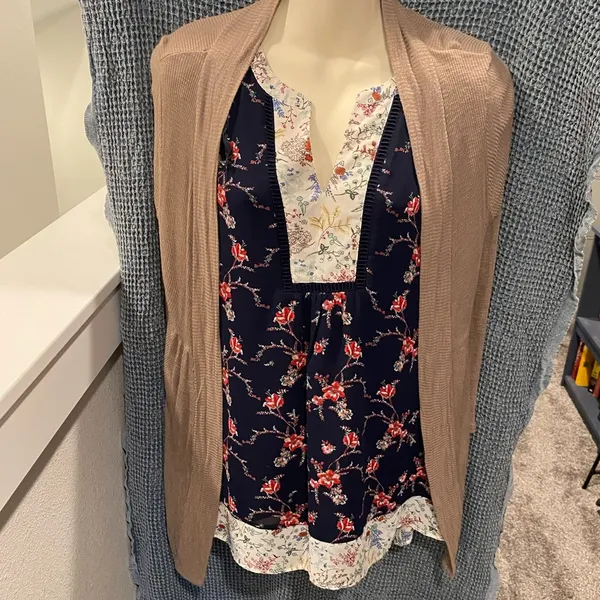 DR2 Floral Split Neck Flowy Boho Style Floral Professional Blouse Blue Size M - Image 2