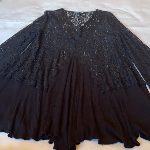 JODIFL Long Bell Sleeve Black Lace Tunic - Image 7