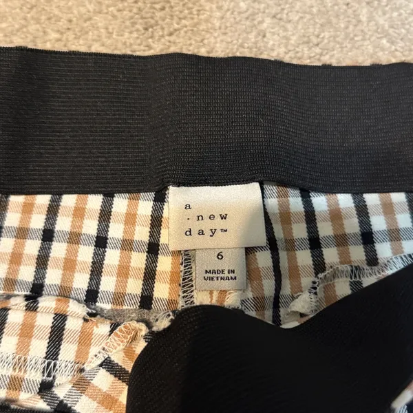 A New Day Nude Black Plaid High Rise Elastic Waist Ankle Pants Size 6 - Image 4