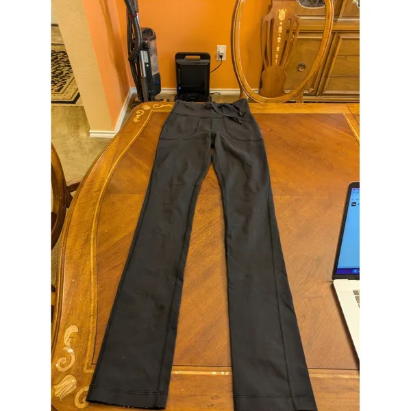 Women's Lululemon Speed Up Crop black leggings 21" size 4 - Image 8