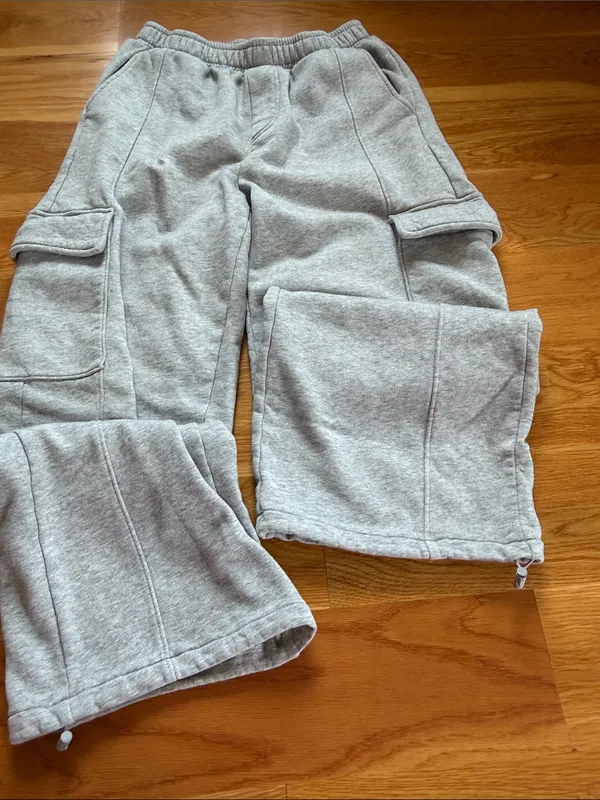 GAP Light Gray Women's Cargo Jogger Sweatpants - Image 4