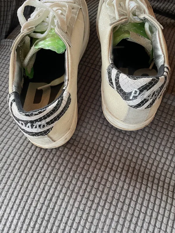 P448 Off-White Suede Low-Top Sneakers with Black Snake-Print Heel Size 40 - Image 4