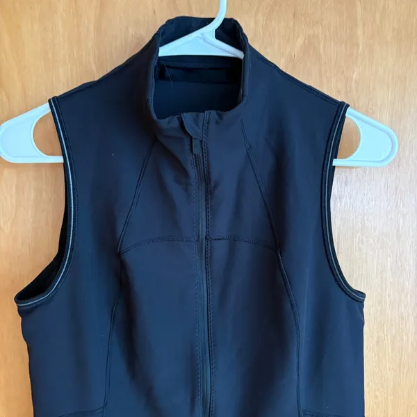 Lululemon Full Zip Running Vest Womens 4 Black Reflective‎ Trim Peplum Back - Image 3