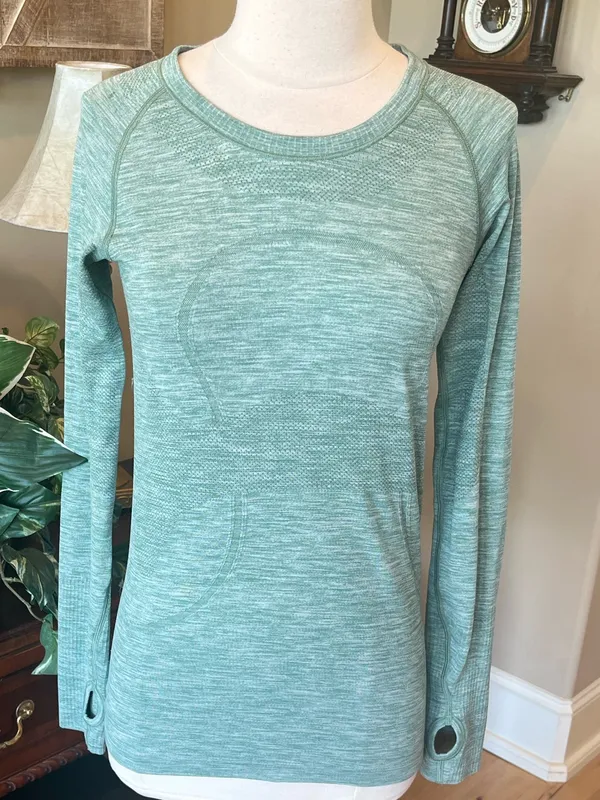 Lululemon Athletica I run for me Head Up Heart Out Heather Green Long Sleeve - Image 3