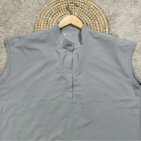 Figs Women’s Rafaela Oversized Scrub Top Shortsleeve in Gray Size XL - Image 4