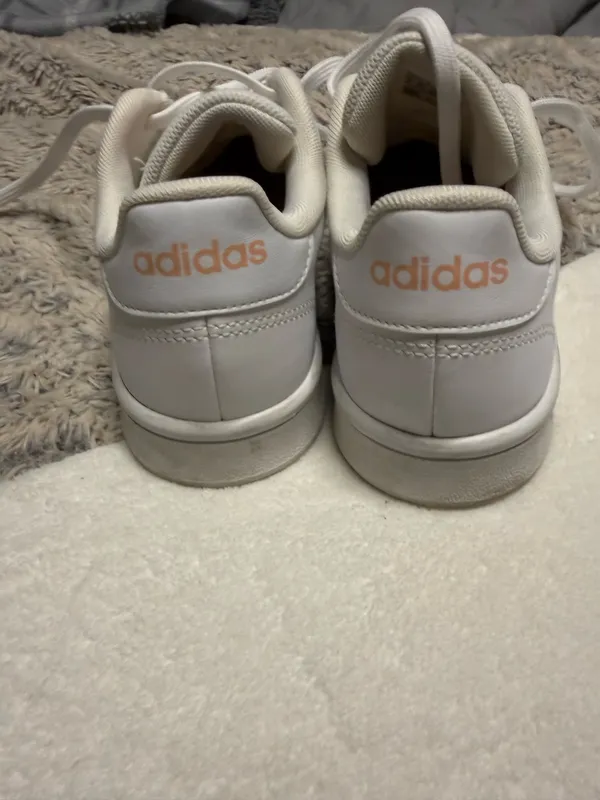 Adidas Advantage Base sneakers in white, featuring iconic perforated three-stripes and a low-profile silhouette. - Image 2