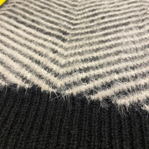 100% Acrylic Sweater. Womens. Small. Black & White Chevron. Fluffy Soft Texture. - Image 9