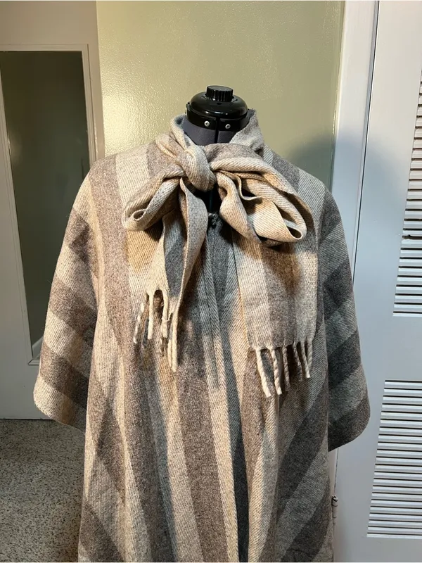 Vintage Women's Shawl Poncho Tan Brown Stripes Fringe Wool Blanket Tie Neck Boho - Image 2