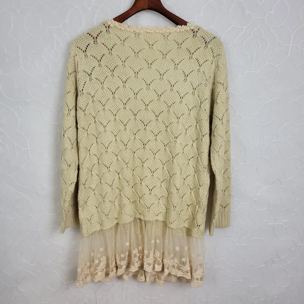 Altar'd State Womens Cardigan Size M/L Cream Lace Heart Wooden Buttons V Neck - Image 2