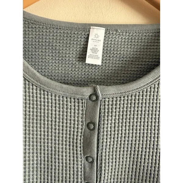 Aerie Offline Women S Green Main Squeeze Crop Thermal Henley Seamless Waffle‎ - Image 4