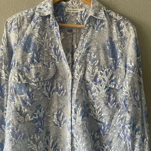Roller Rabbit Blue and White Botanical Button-Down Shirt - Image 2