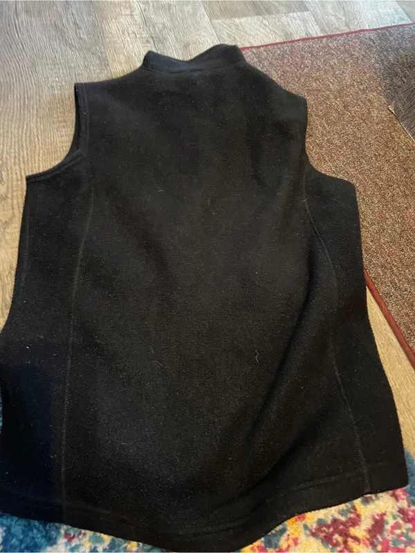 Eastern mountain sports black vest size small - Image 6