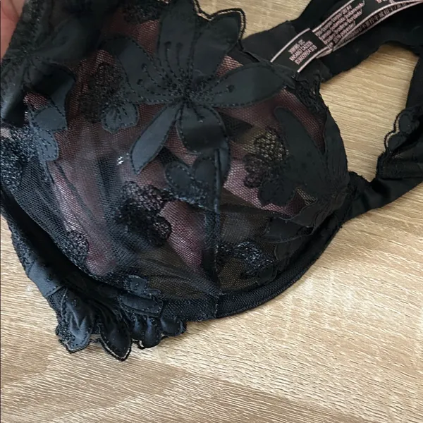 Victoria's Secret Black Lace Underwire Bra - Image 4