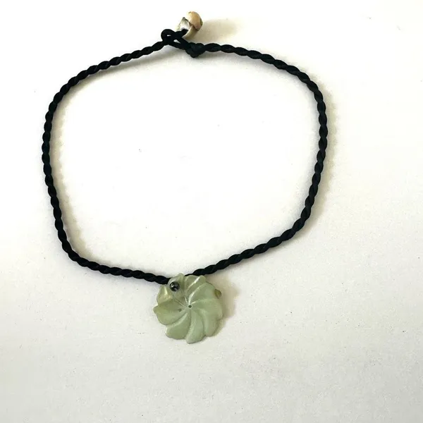 Green flower shell choker necklace - Image 3