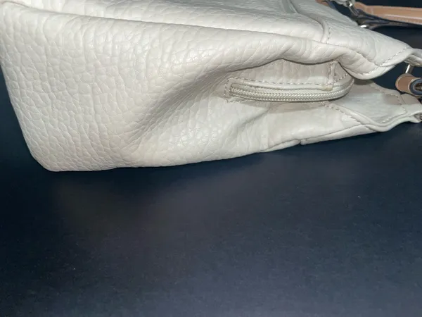 Giani Bernini Beige Tan Pebbled Faux Leather Purse Handbag Pockets Logo EUC - Image 12