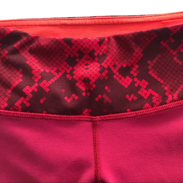 Lululemon Wunder Under Crop III *Reversible Cranberry / Alarming Sz 4 - Image 12