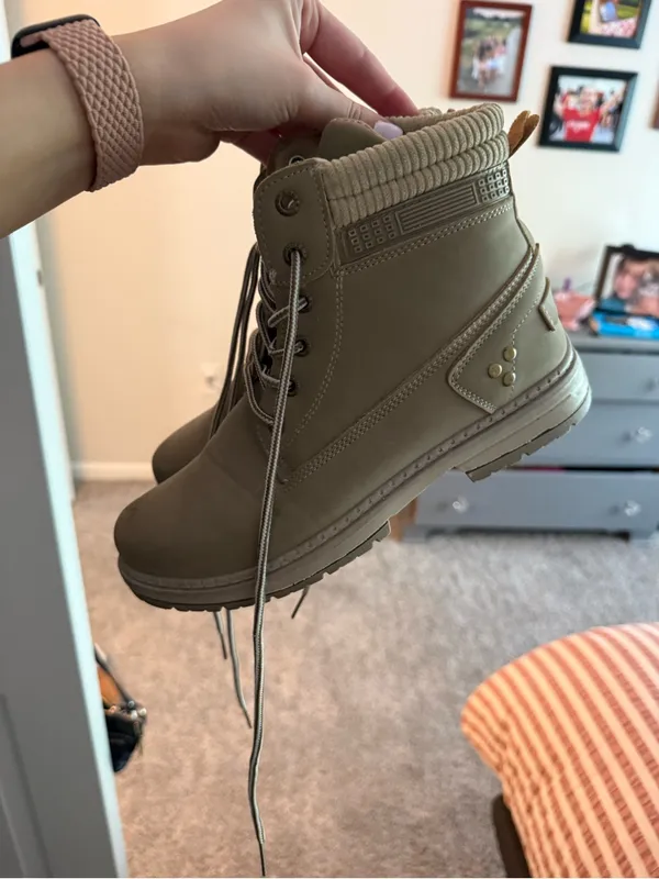 Women’s winter boots Size 8 - Image 3