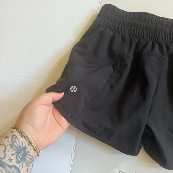 Lululemon Tracker Shorts 3.5" - Image 2