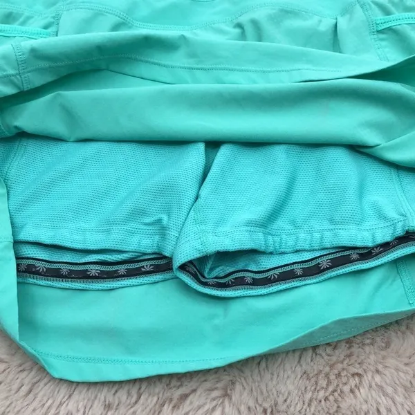Athleta XS lime green skort with hip pockets - Image 2