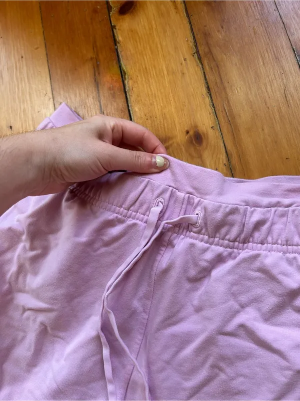 Lululemon Inner Glow High-Rise Shorts 10 pink, stain - Image 2