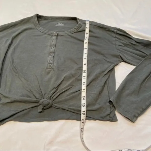 Aerie Green Vintage Wash‎ Snap Henley Cropped Knot Tie Front Longsleeve Size xs - Image 6