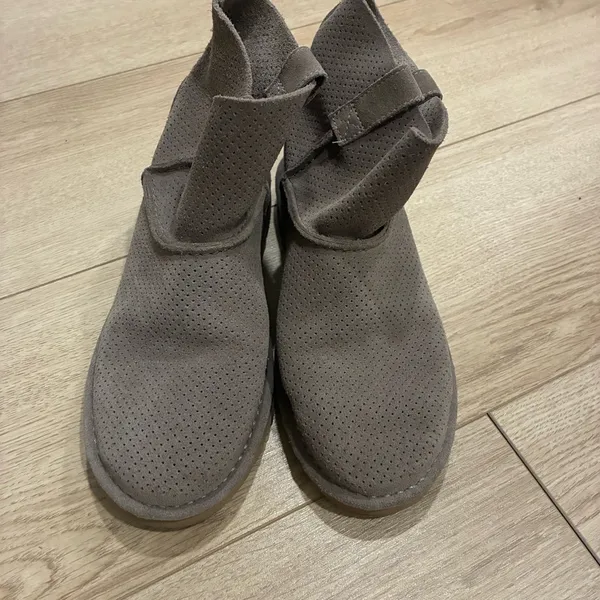 UGG Women’s Unlined Mini Perf Boot Suede Ankle Perforated Leather Size 6 - Image 4