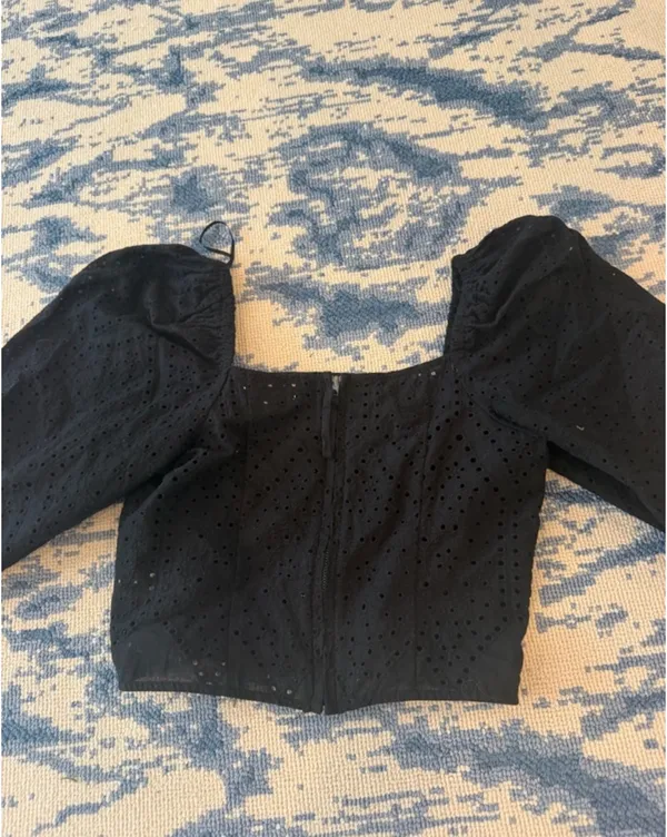Socialite Black Cropped Blouse - Image 3