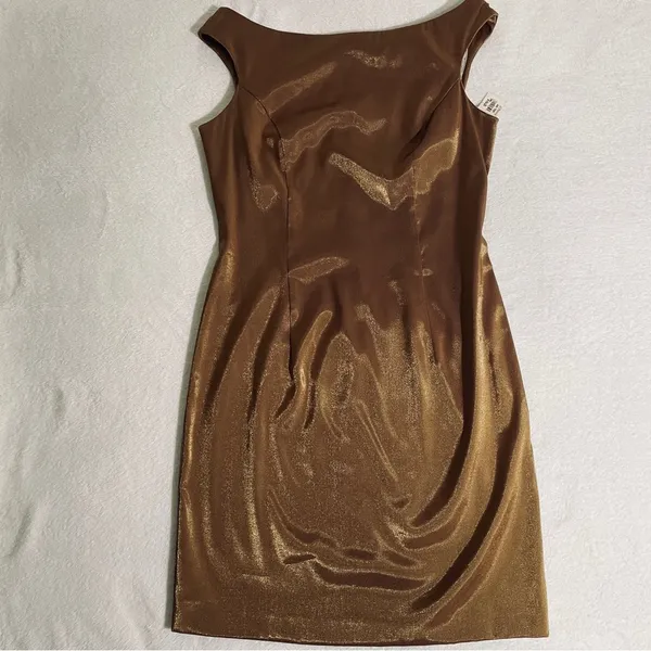 Cachet Structured Metallic
Dress Size 8 - Image 6